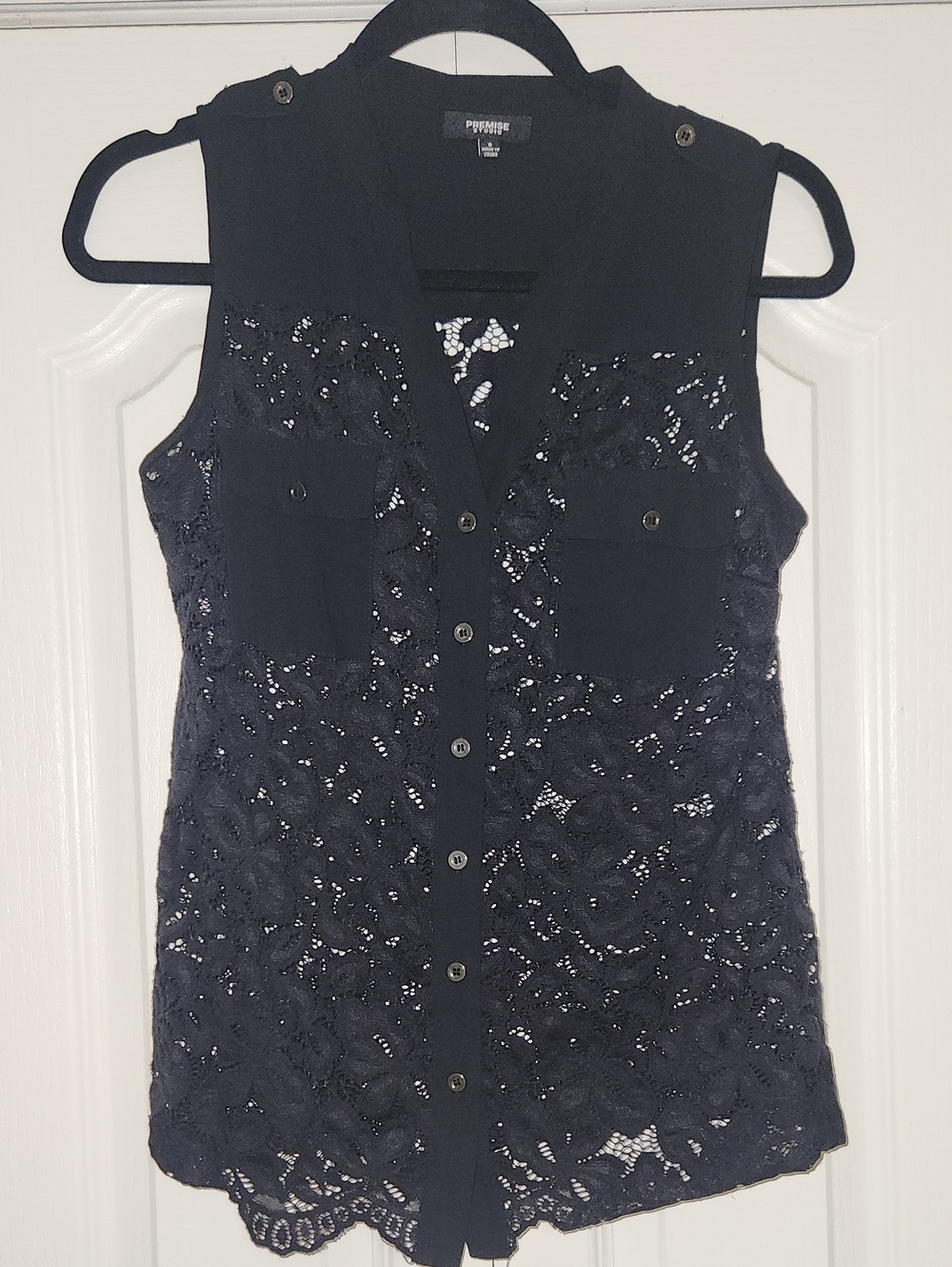 Premise Black Lace Button-Front Sleeveless Camisole Top